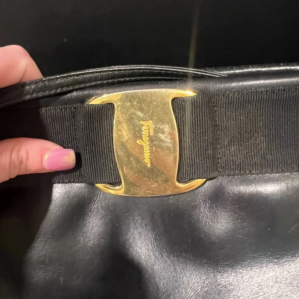 Authentic Ferragamo Black Leather crossbody Handbag - Picture 8 of 13